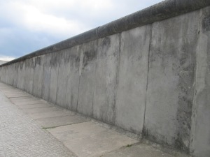 O Muro de Berlim caiu em 1989, mas de lá para cá o número de barreiras políticas e anti-imigração só aumentou. Crédito: Rodrigo Borges Delfim
