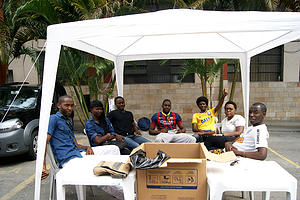Estudantes angolanos arrecadam donativos para vítimas das chuvas em Angola. Crédito: Missão Paz