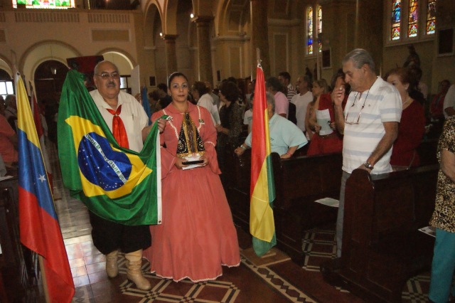 Em Santo André, missa de abertura teve presença de 12 comunidades migrantes.